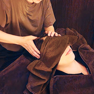 ドライヘッドスパの施術風景